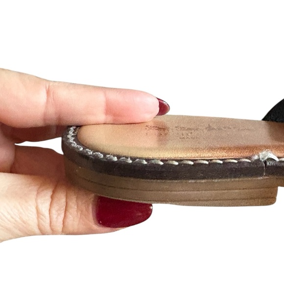 Coach and Four Black Tuscano leather Sandals with Gold Accent sz 8 preloved - Picture 7 of 7